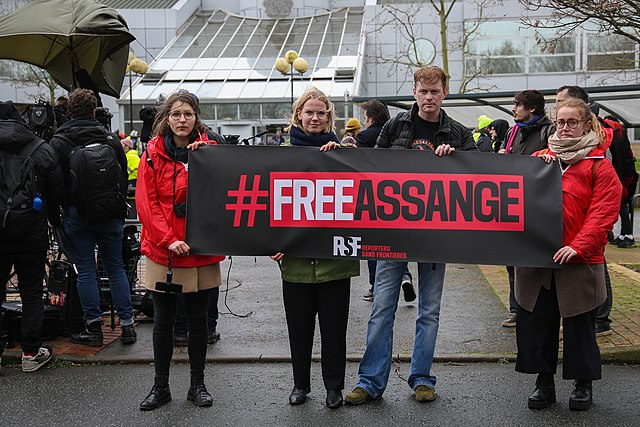 Aussie Pols Plead For Biden To Drop Charges Against Assange