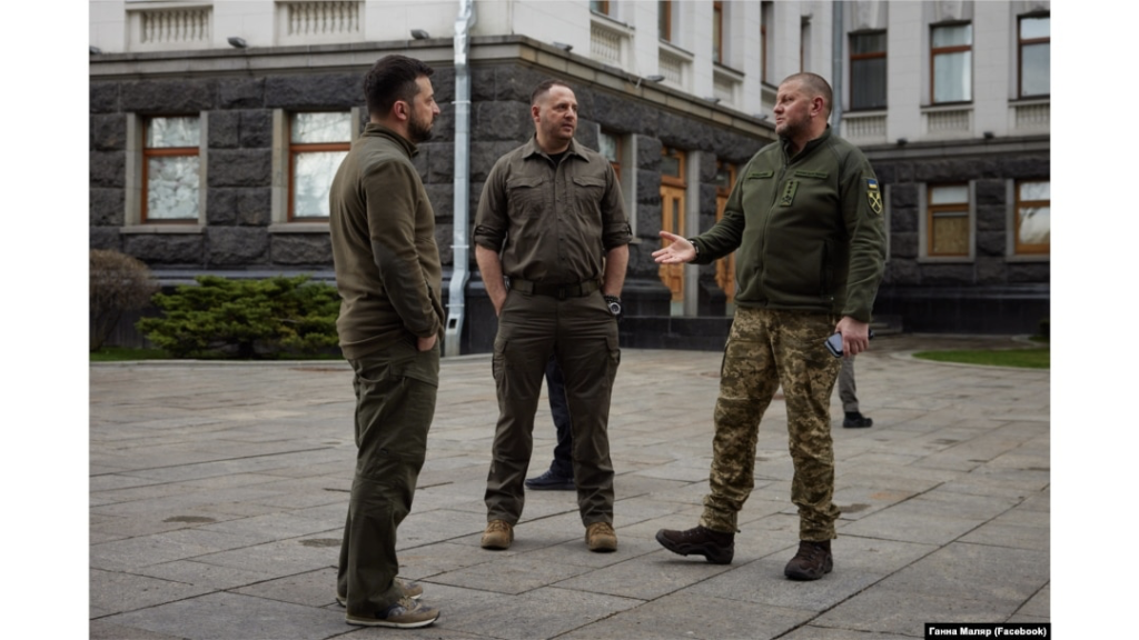 Ukraine: A Case Of Zelensky And Yermak Against The Generals Of The Ukrainian Army