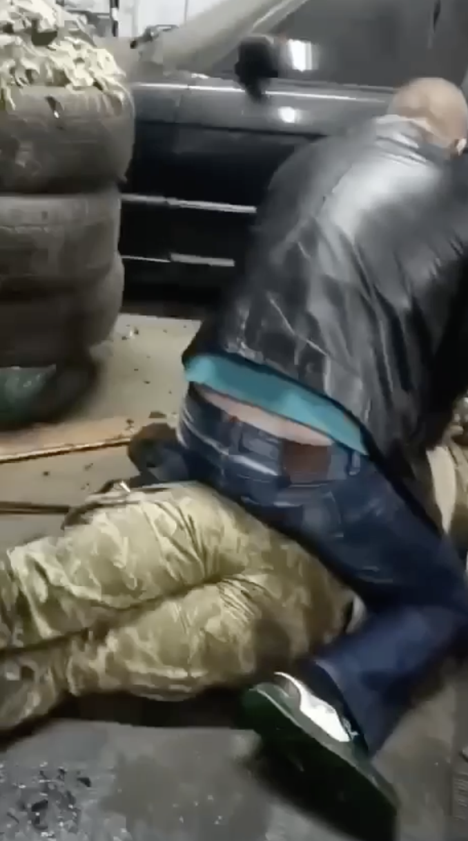 Ukrainians Begin To Rise Up Against Private Military 'Recruiters' (Bounty Hunters)