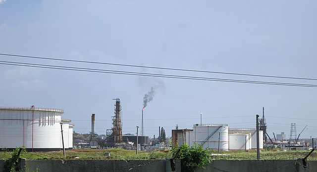 Russia Considers Building Oil Refinery In Cuba